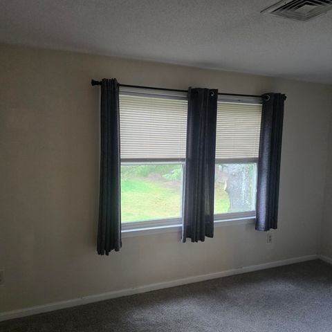 321 Fox Hollow Way, Manchester, NH 03104