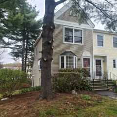 321 Fox Hollow Way, Manchester, NH 03104