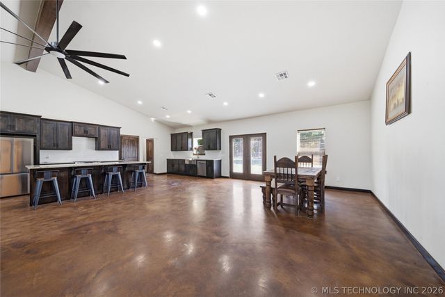 5676 N 240 Road, Beggs, OK 74421