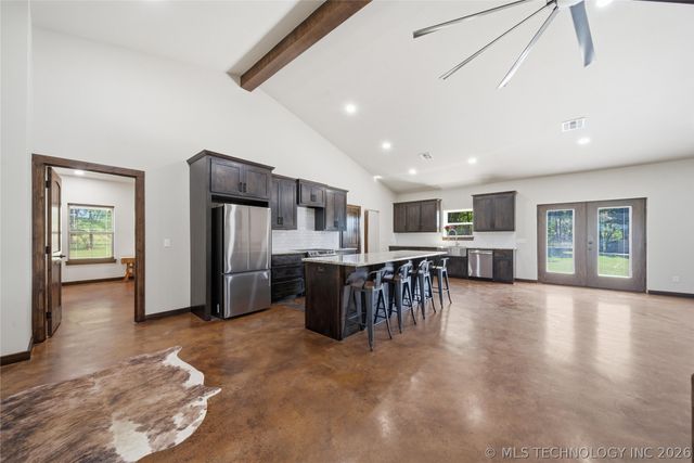 5676 N 240 Road, Beggs, OK 74421