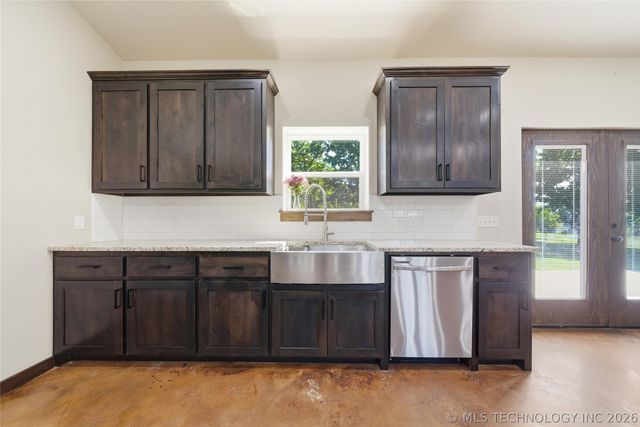 5676 N 240 Road, Beggs, OK 74421