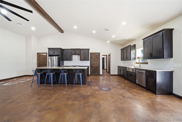 5676 N 240 Road, Beggs, OK 74421