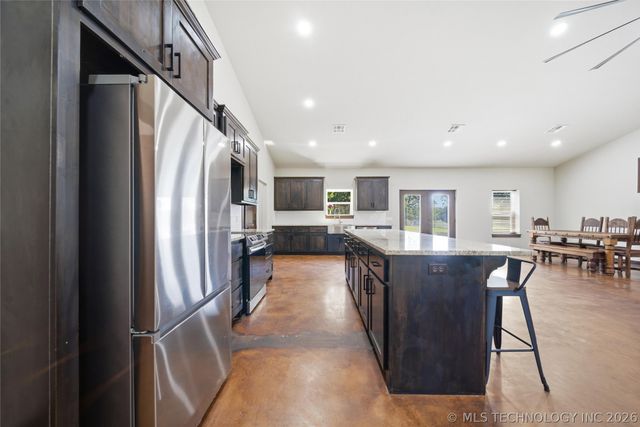 5676 N 240 Road, Beggs, OK 74421