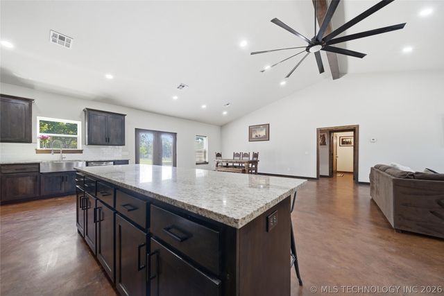 5676 N 240 Road, Beggs, OK 74421