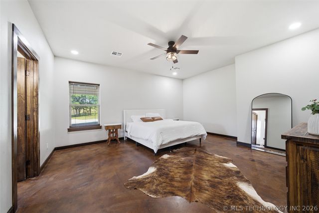 5676 N 240 Road, Beggs, OK 74421