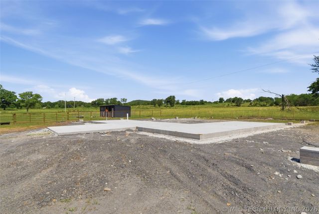 5676 N 240 Road, Beggs, OK 74421