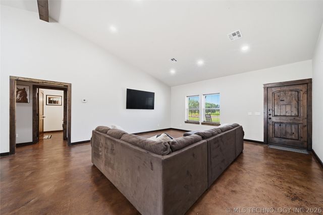 5676 N 240 Road, Beggs, OK 74421