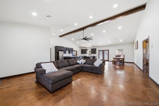 5676 N 240 Road, Beggs, OK 74421