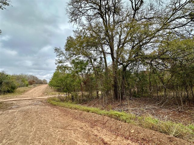 104 E Waiehu LN, Bastrop, TX 78602