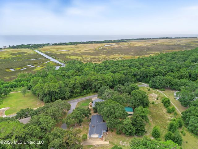 119 Muirfield Court, Ocean Springs, MS 39564
