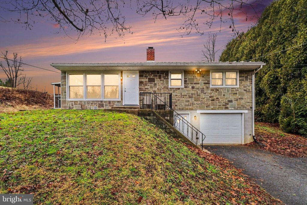 1949 MILLERSVILLE RD, Lancaster, PA 17603