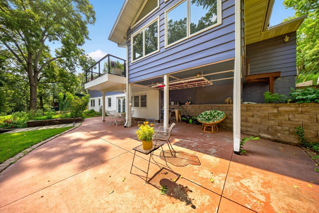 1516 Woodland Drive SW, Rochester, MN 55902