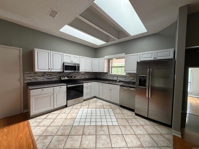 14 Concord Drive, White Hall, AR 71602