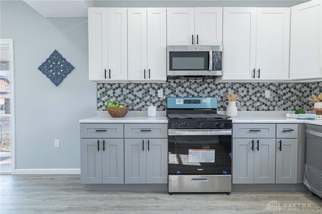 20 5 Oaks Avenue, Dayton, OH 45405