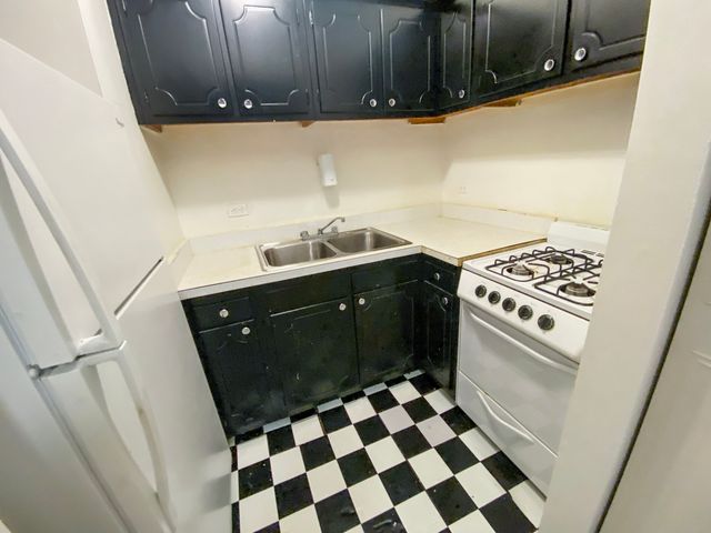 516 W Melrose Street 505, Chicago, IL 60657