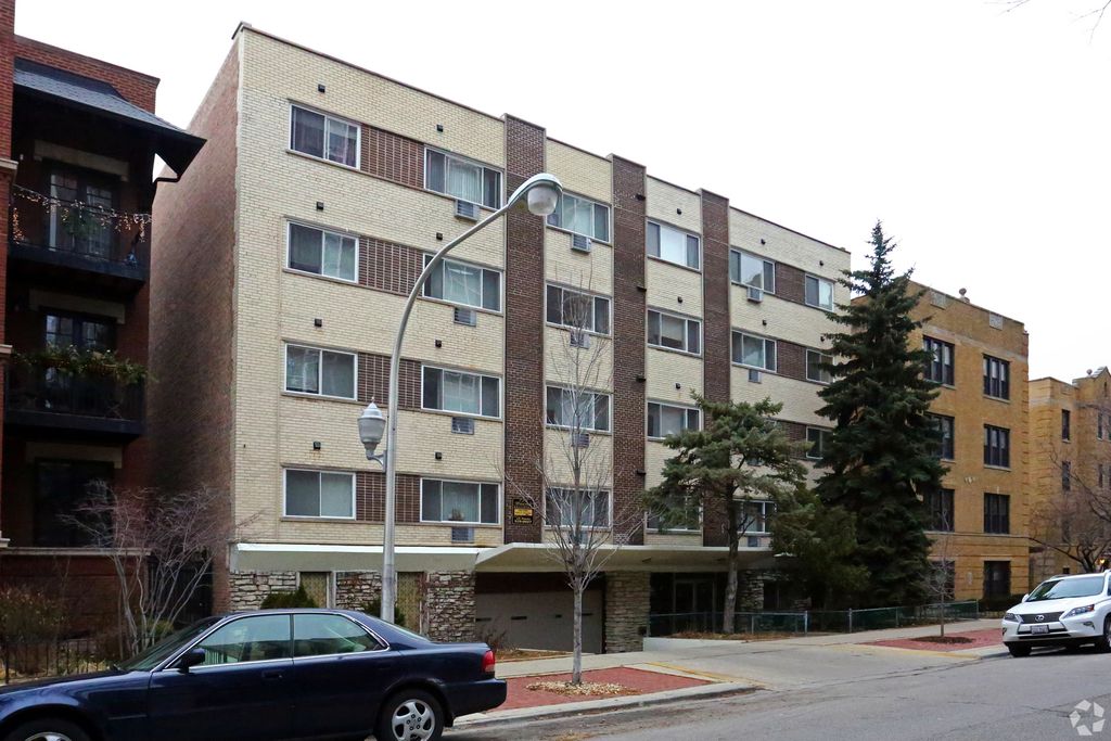 516 W Melrose Street 505, Chicago, IL 60657