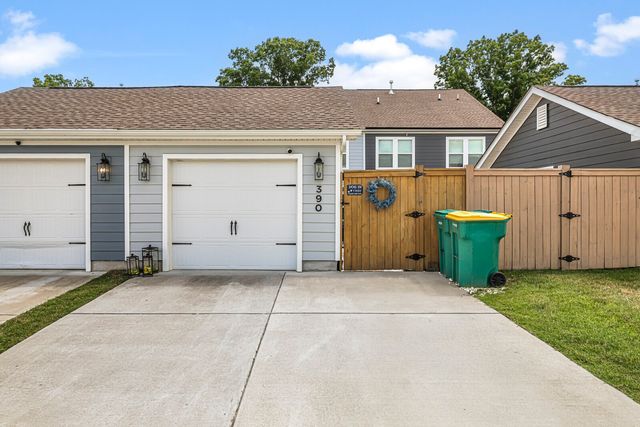 390 Hammock Ln, Spring Hill, TN 37174