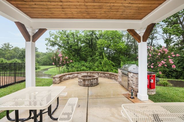 390 Hammock Ln, Spring Hill, TN 37174