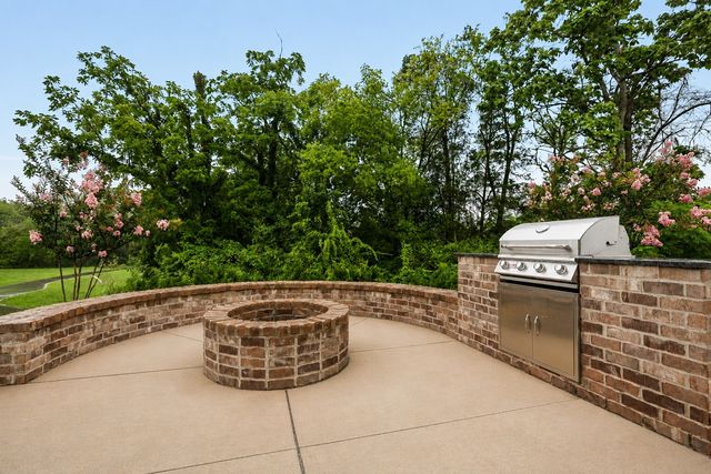 390 Hammock Ln, Spring Hill, TN 37174