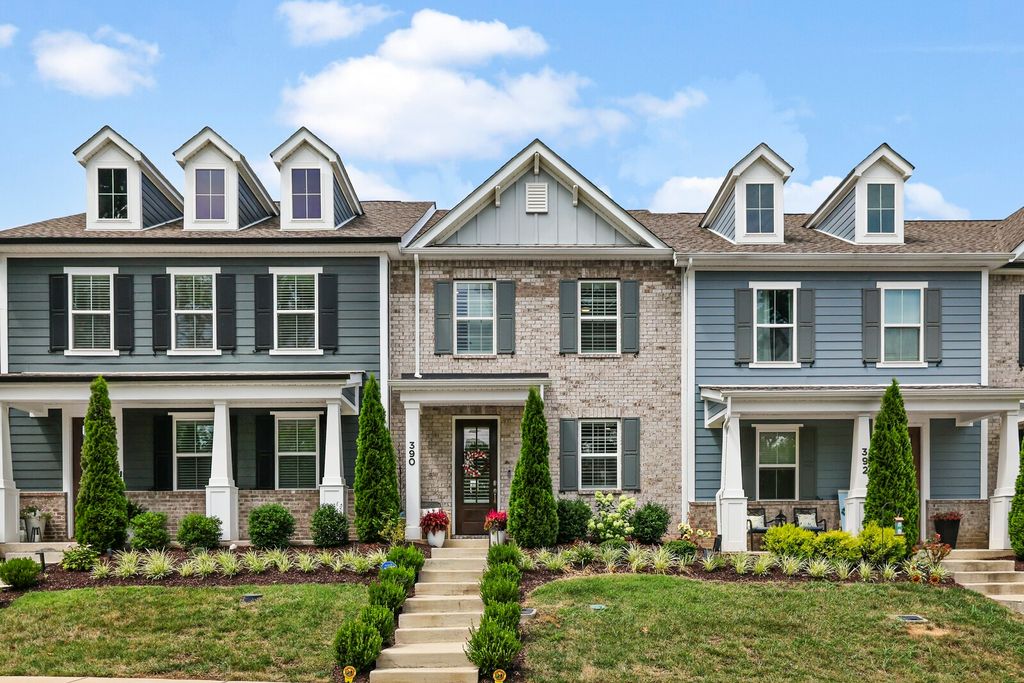 390 Hammock Ln, Spring Hill, TN 37174