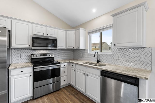 16121 Blackwalnut Street, Omaha, NE 68136