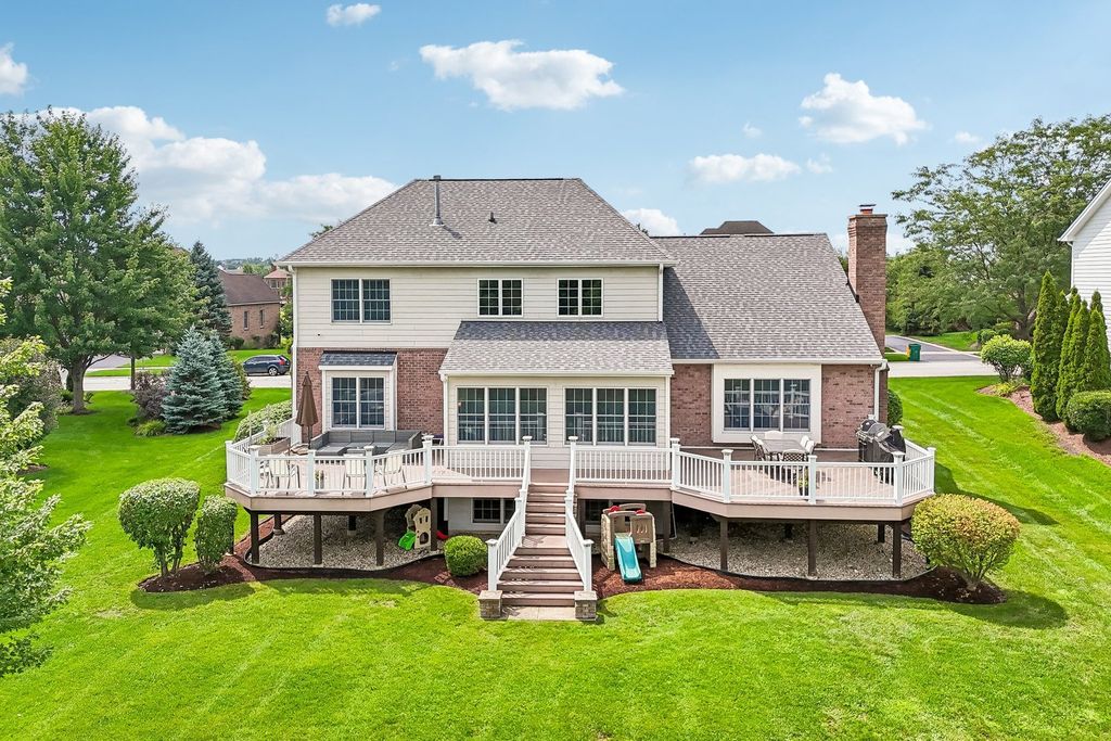 16 Eagle Ridge Drive, Hawthorn Woods, IL 60047 — photo 2