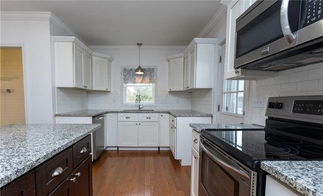 20 West View Street, Warwick, RI 02889