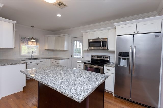 20 West View Street, Warwick, RI 02889