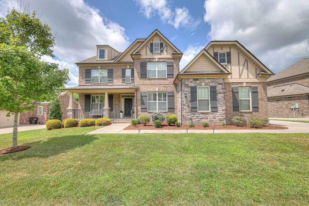 6689 Edgemore Dr, College Grove, TN 37046