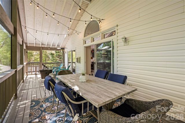 1801 Riverview Court, Hendersonville, NC 28739