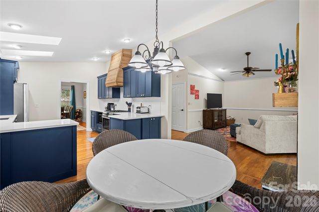 1801 Riverview Court, Hendersonville, NC 28739