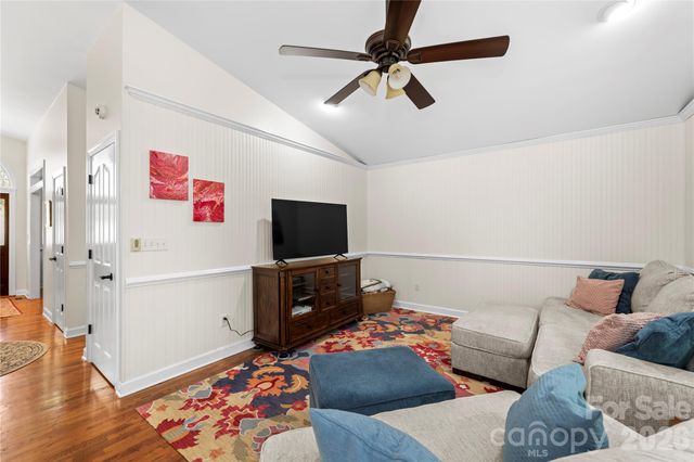 1801 Riverview Court, Hendersonville, NC 28739