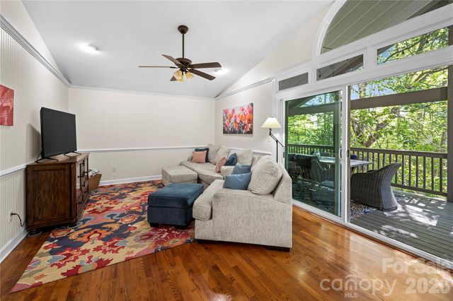 1801 Riverview Court, Hendersonville, NC 28739