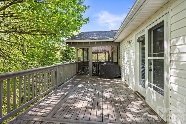 1801 Riverview Court, Hendersonville, NC 28739