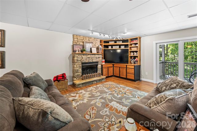 1801 Riverview Court, Hendersonville, NC 28739