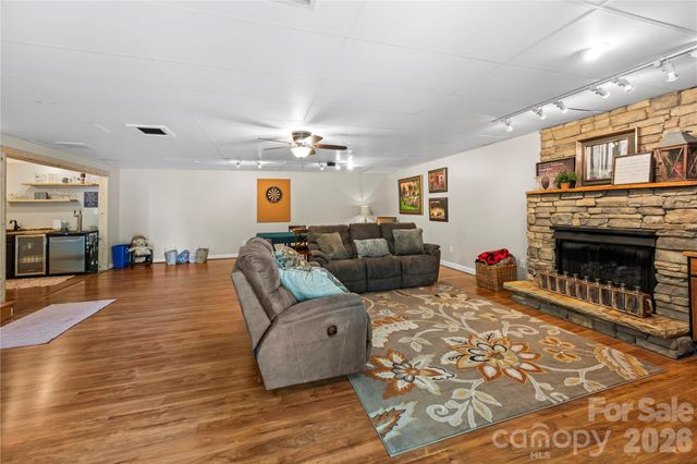 1801 Riverview Court, Hendersonville, NC 28739