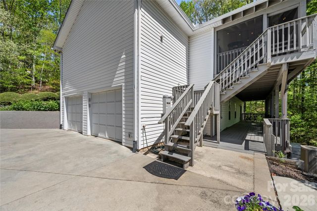 1801 Riverview Court, Hendersonville, NC 28739