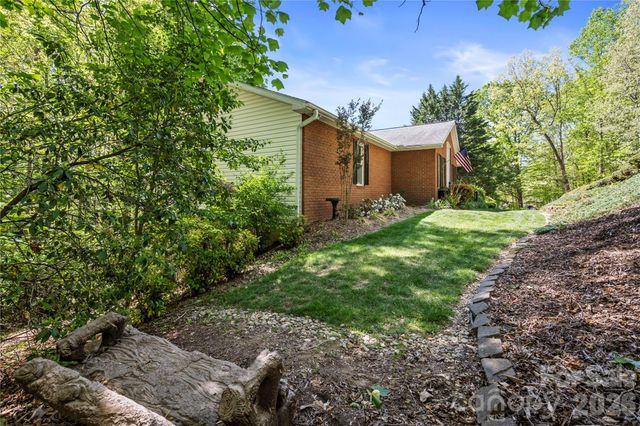 1801 Riverview Court, Hendersonville, NC 28739