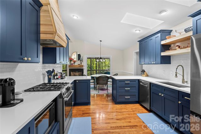 1801 Riverview Court, Hendersonville, NC 28739