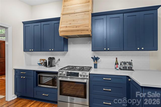 1801 Riverview Court, Hendersonville, NC 28739