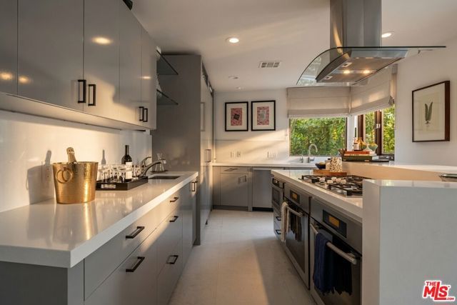 2035 De Mille Drive, Los Angeles, CA 90027