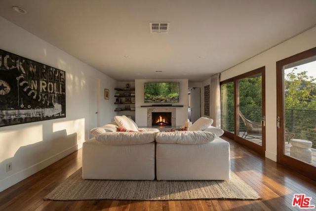 2035 De Mille Drive, Los Angeles, CA 90027