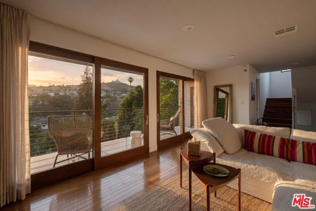 2035 De Mille Drive, Los Angeles, CA 90027