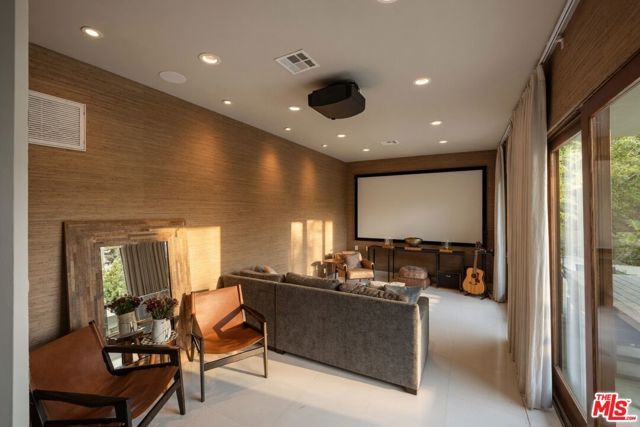 2035 De Mille Drive, Los Angeles, CA 90027