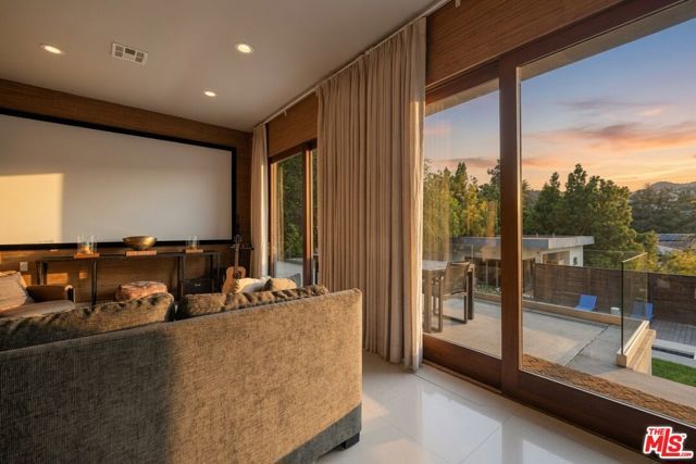 2035 De Mille Drive, Los Angeles, CA 90027