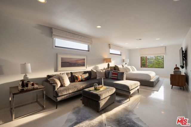 2035 De Mille Drive, Los Angeles, CA 90027