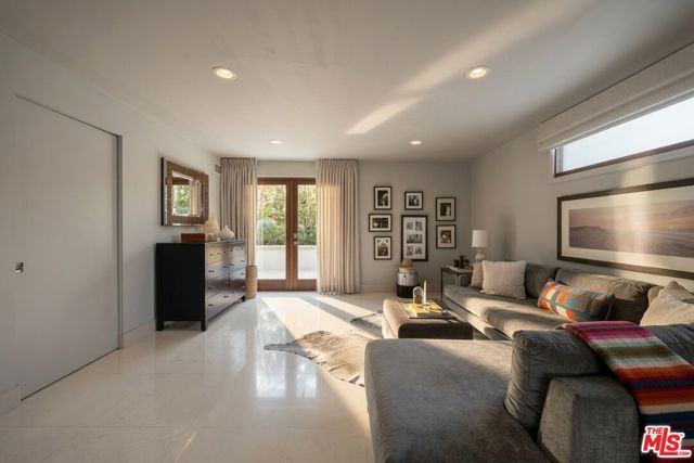 2035 De Mille Drive, Los Angeles, CA 90027