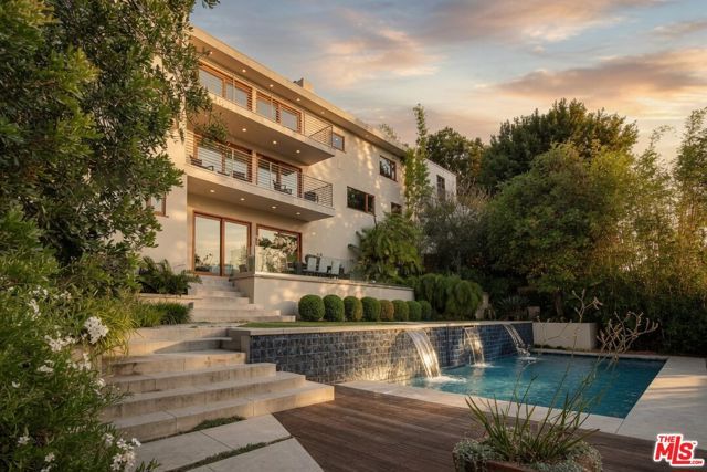 2035 De Mille Drive, Los Angeles, CA 90027