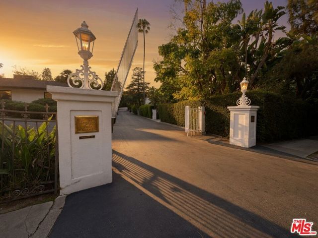 2035 De Mille Drive, Los Angeles, CA 90027