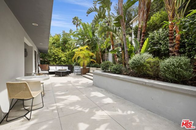 2035 De Mille Drive, Los Angeles, CA 90027